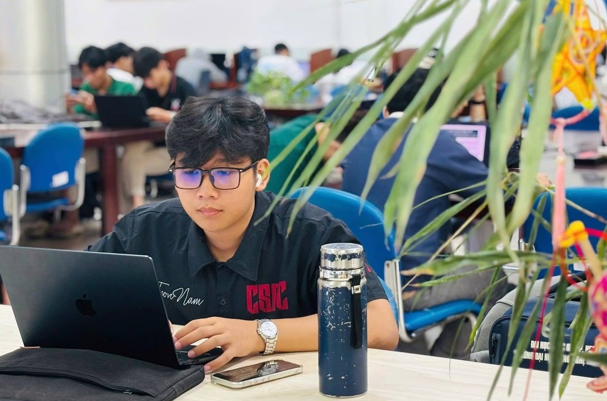 Có thể là hình ảnh về học tập và văn bản cho biết 'ToNam ት on naT Lam CS'
