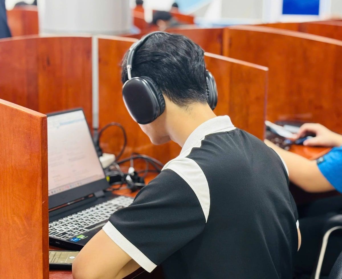 Có thể là hình ảnh về học tập